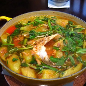 “Lẩu canh chua” (Sour Soup Hotpot)