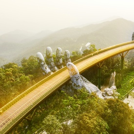 Golden Bridge in Danang Named New World’s Wonder by UK’s press