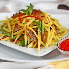 Goi Xoai (Green mango salad)