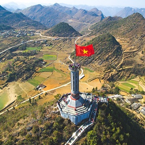 Lung Cu Peak (Ha Giang)