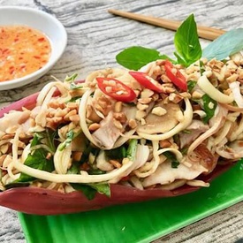 Nom Hoa Chuoi (Banana blossom salad)