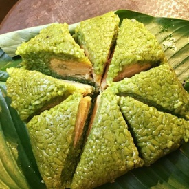 Banh Chung (Chung cake or square rice cake)