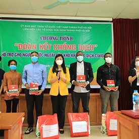 Hanoi supports foreigners affected by COVID-19