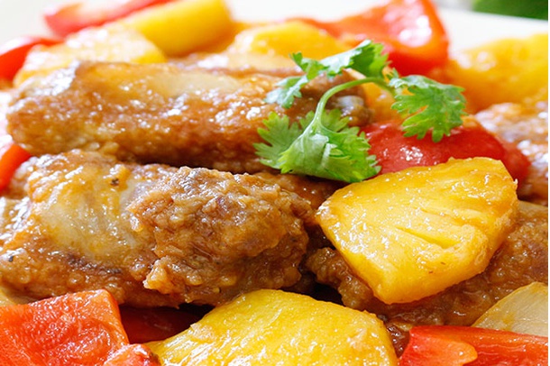 Chicken stir fried with pineapple