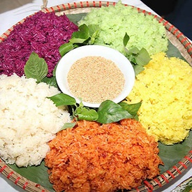 Xoi Ngu Sac (Five-colored steamed glutinous rice)