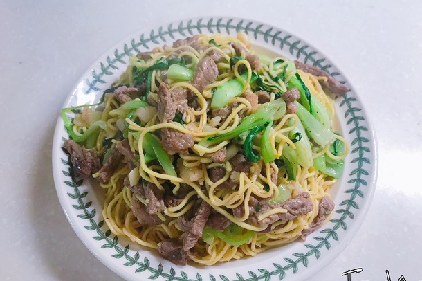 Stir-fried Noodle with Bok Choy and Beef