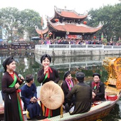 Quan Ho Singing In Vietnamese Festivals