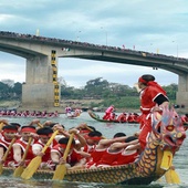 Fishermen Festival on Gianh River in Quang Binh