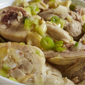 Chicken steamed with lemon