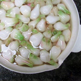 Vietnamese Pickled Onions (Hanh Muoi)