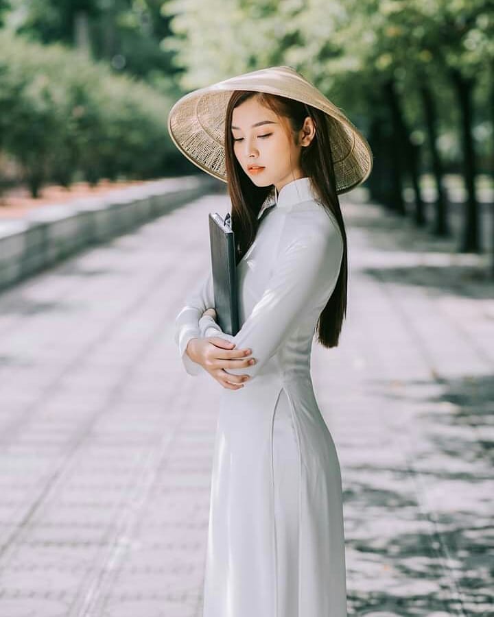 Vietnam Traditional Clothes: Ao Dai - VietnamOnline