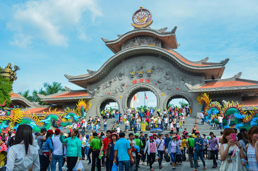 Suoi Tien Theme Park